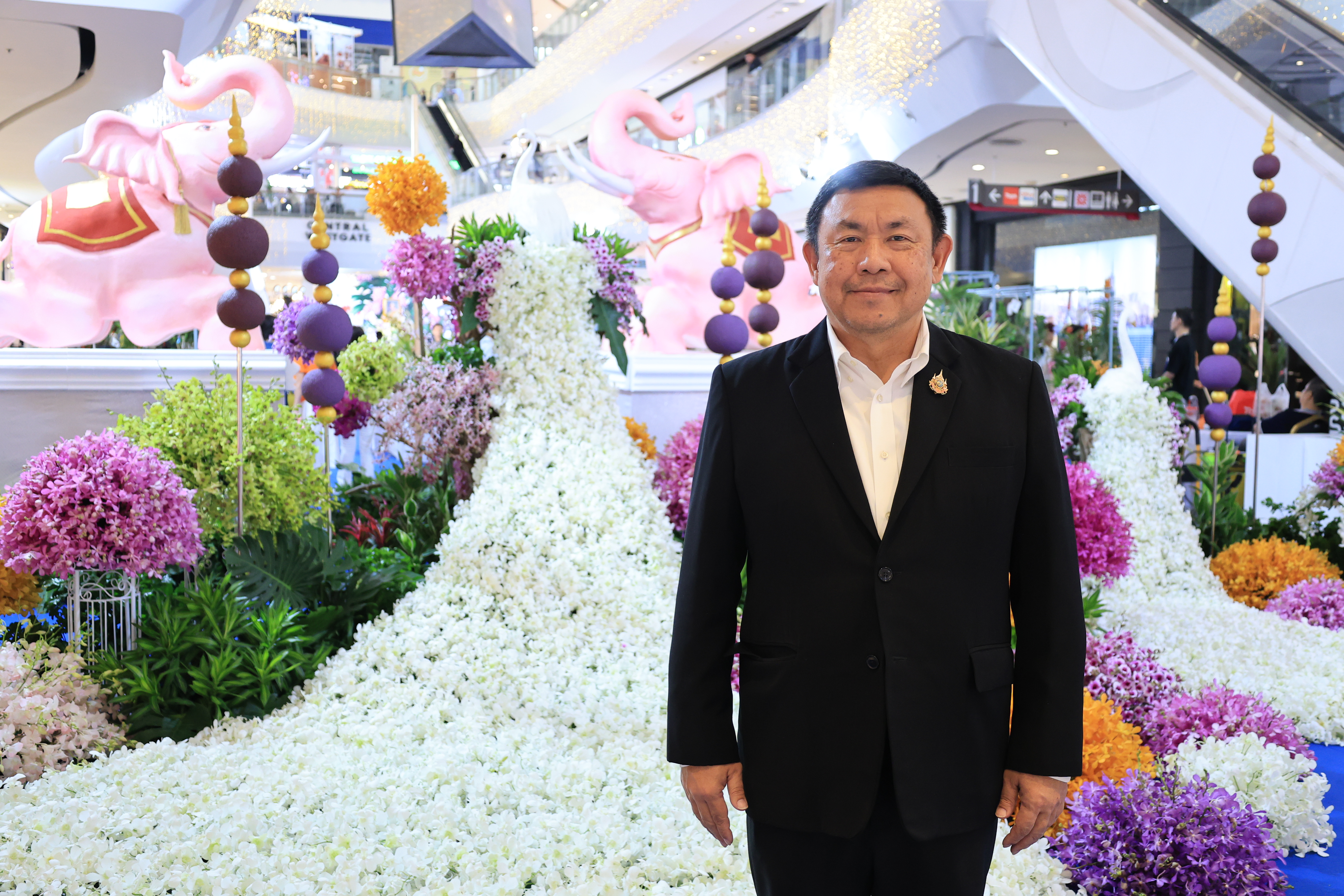 title - เลขาธิการ ส.ป.ก. ร่วมเป็นเกียรติในพิธีเปิดวันกล้วยไม้แห่งชาติ ณ ห้างสรรพสินค้าเซ็นทรัลเวสต์เกต 